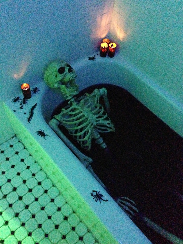 Skeleton in a bloody bathtub; easy Halloween party decoration