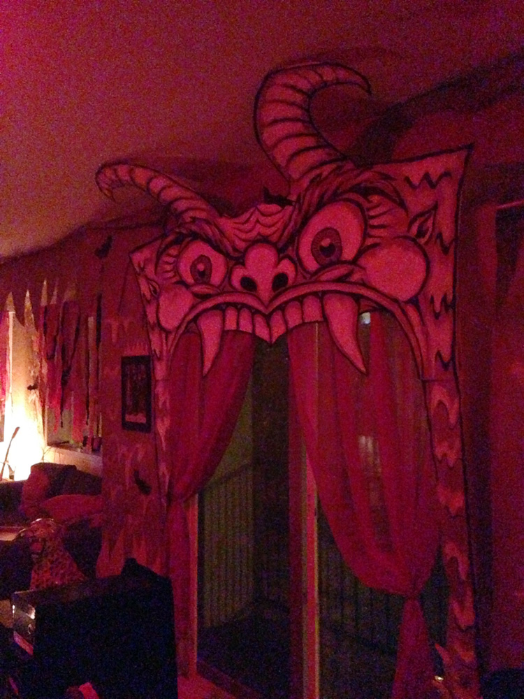 How to make a Cabaret de L'Enfer devil mouth doorway for your Halloween party