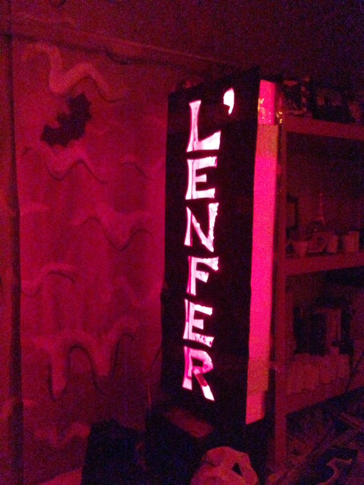 How to make a light-up sign for Halloween using Christmas lights