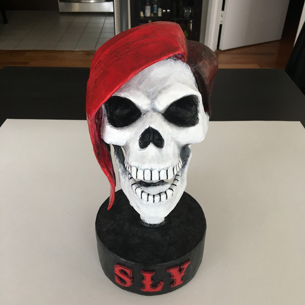 SLY skull sculpture - painting finished!