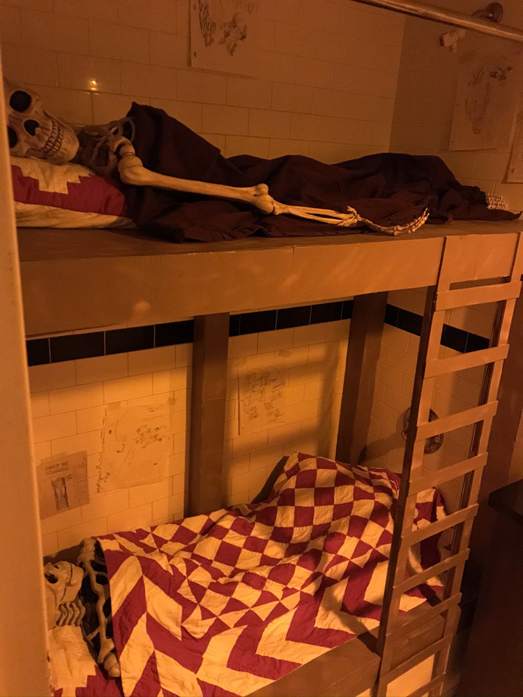 Skeleton bunk beds prop 