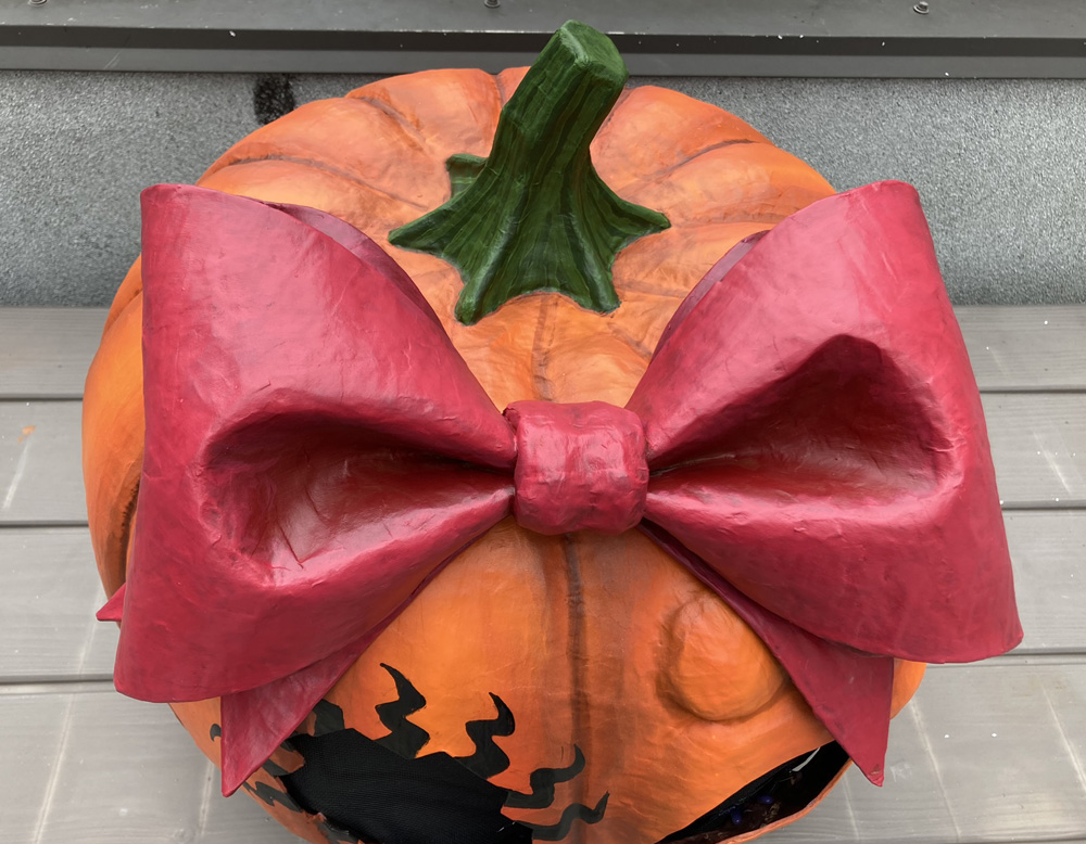 Pumpkin Night mask - close up of bow and stem