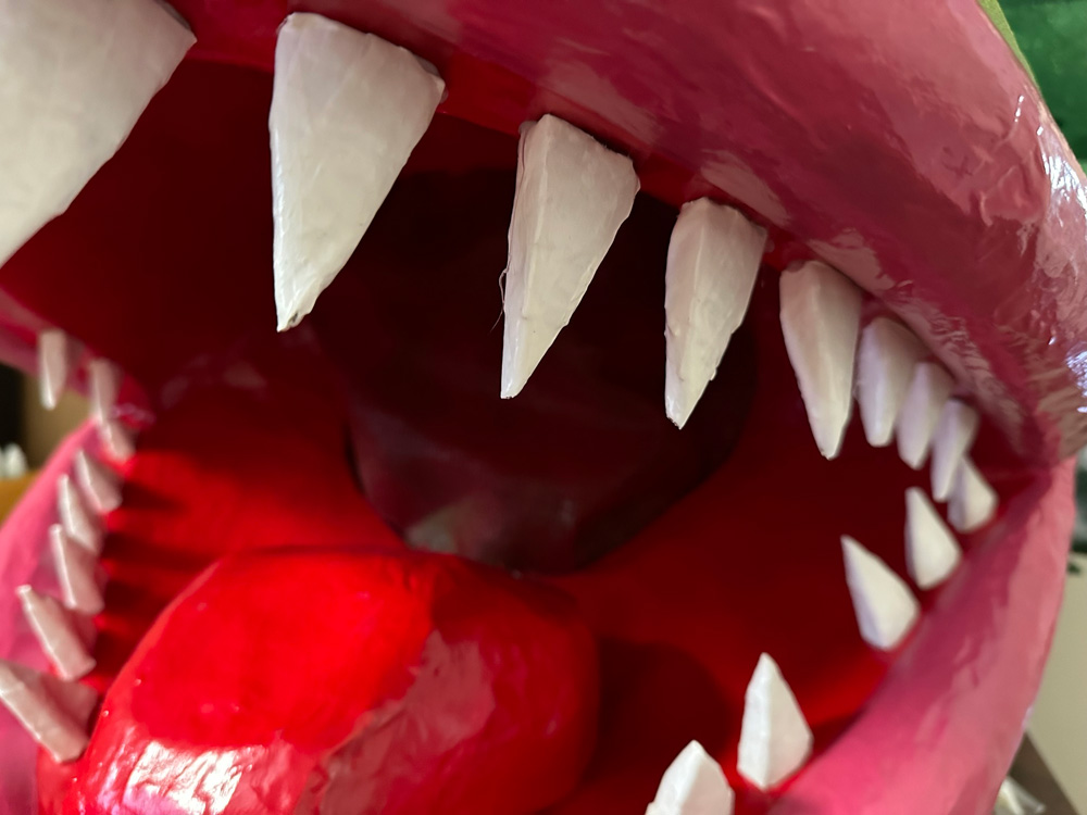 Close up of the teeth.