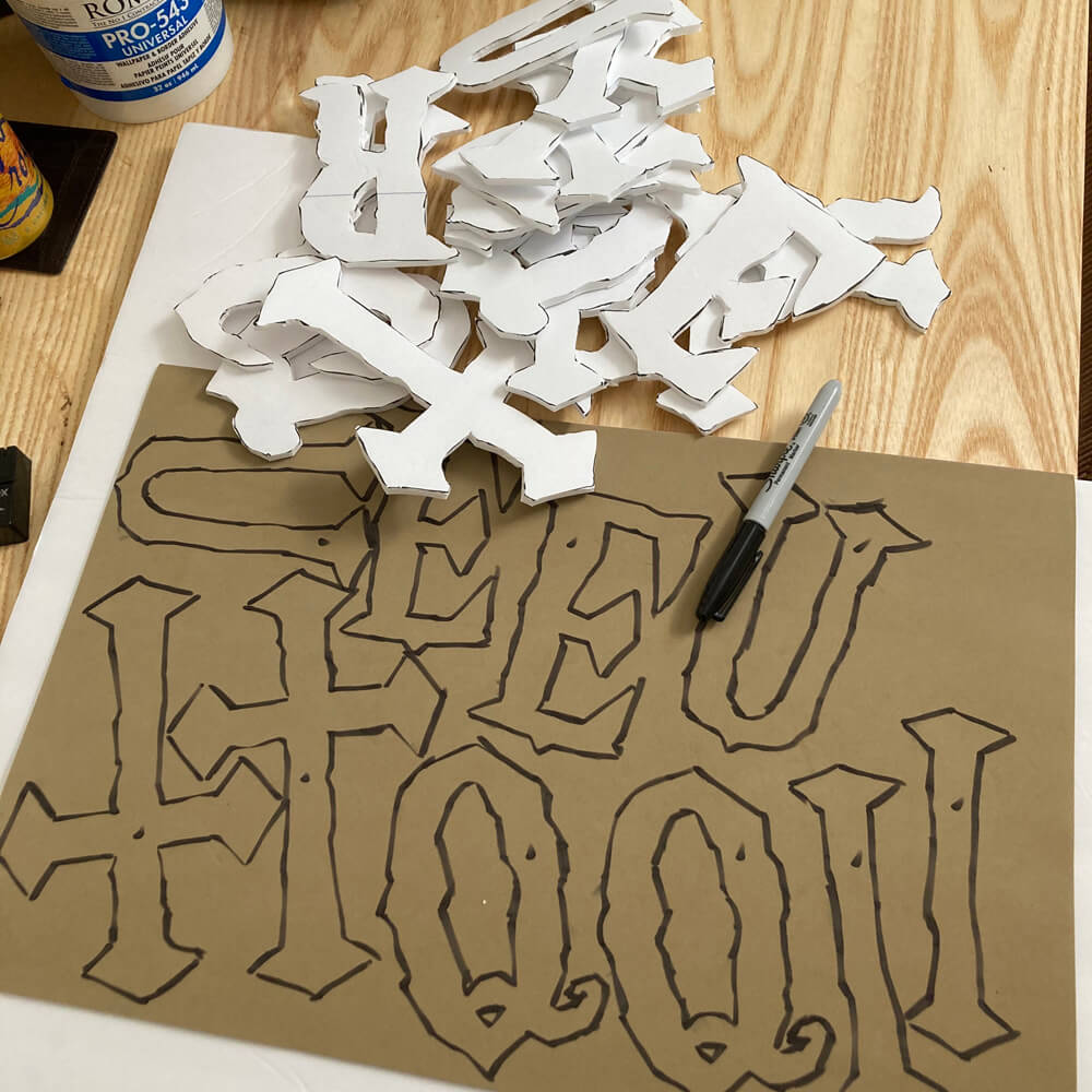 Cryptique bat standard - cutting out the letters