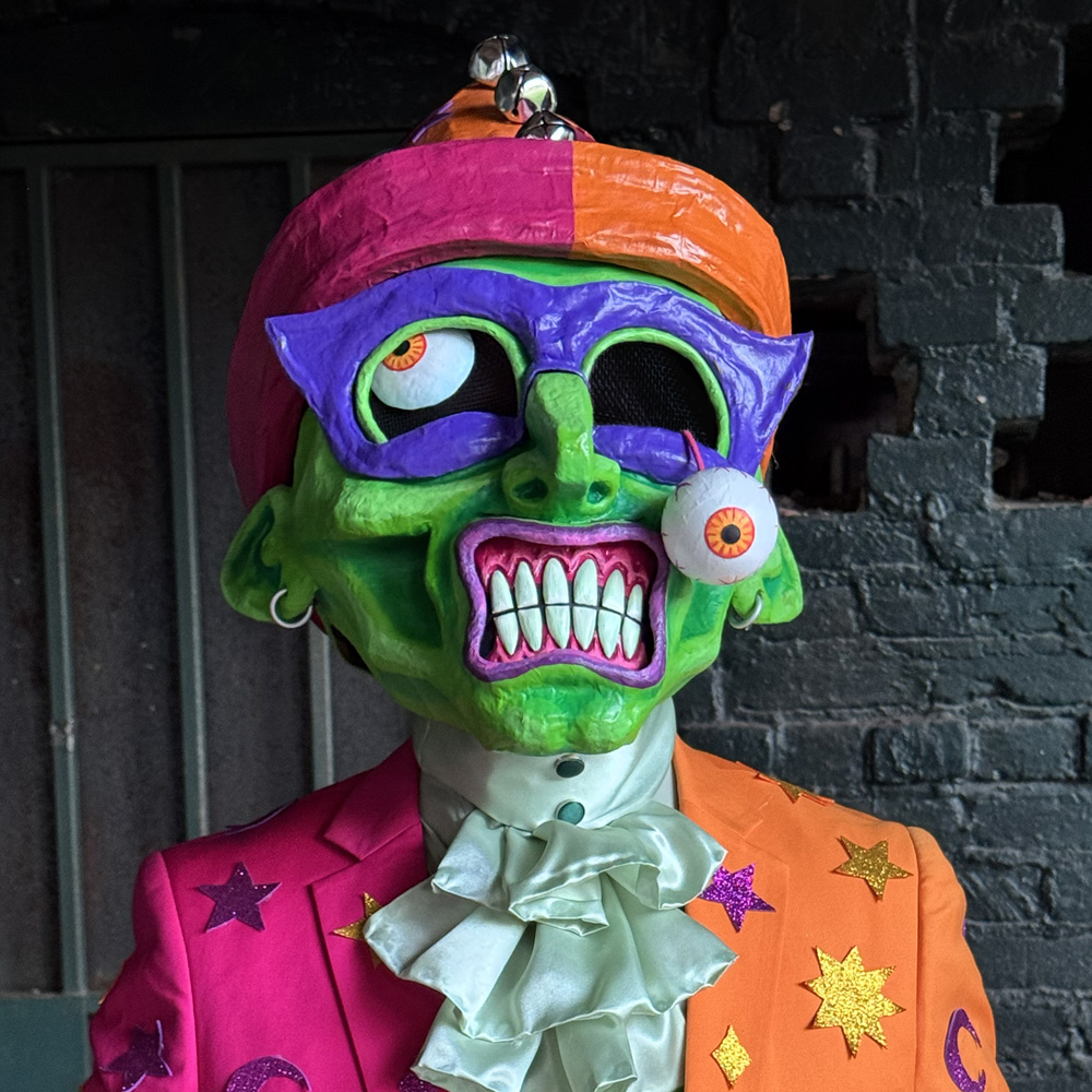 Close up of my mask that features the jabot I made.