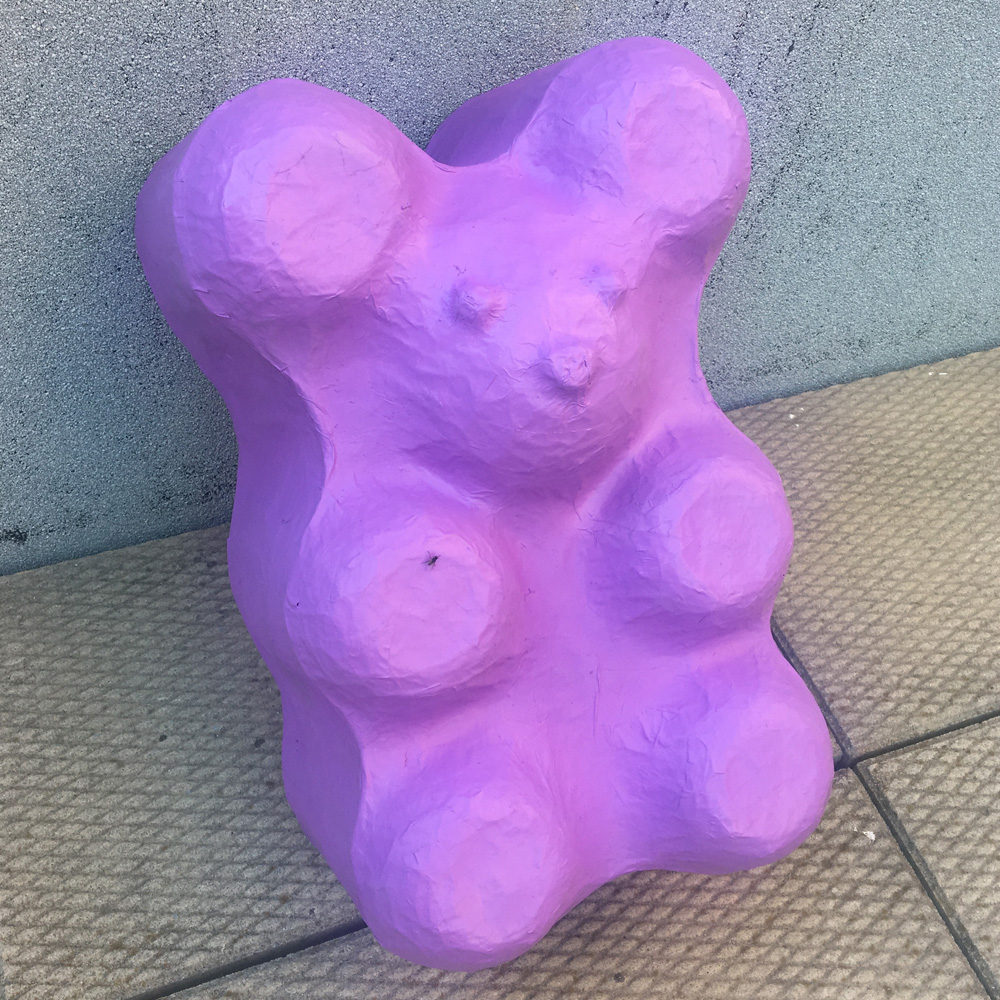 Making giant gummi bears - painting