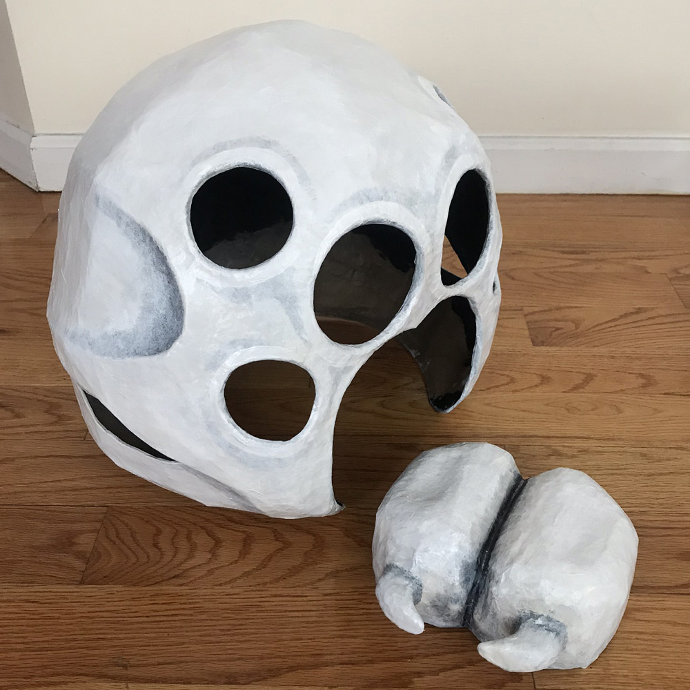Paper mach&eacute; spider skull mask - painting the shading