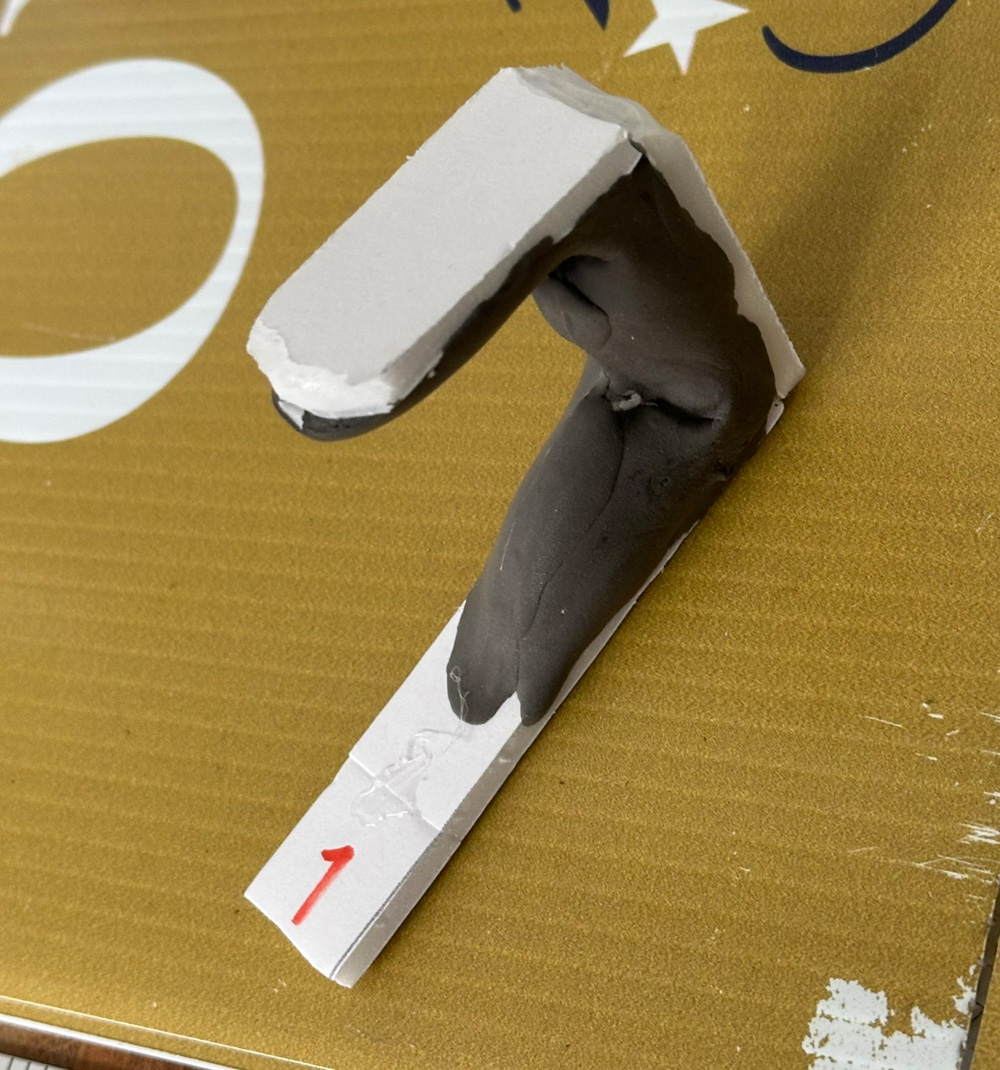 I've added gray foam clay to the underside of the finger.